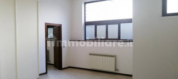 2 rooms Office in Monza, Italy No. 378990 2