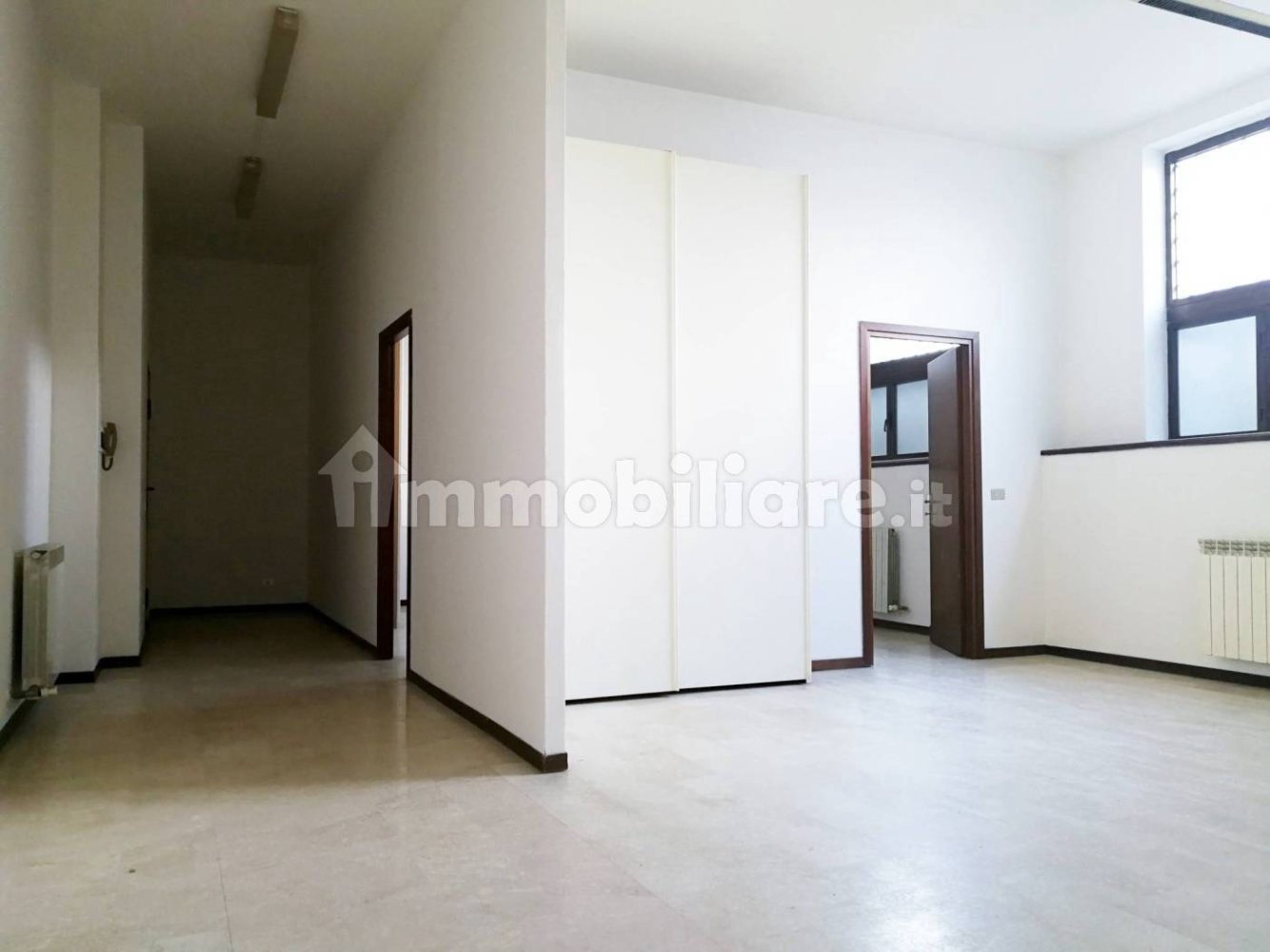 2 rooms Office in Monza, Italy No. 378990