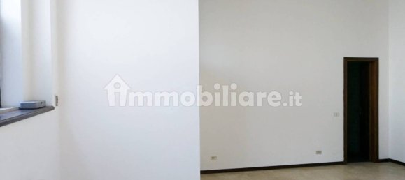 2 rooms Office in Monza, Italy No. 378990 4