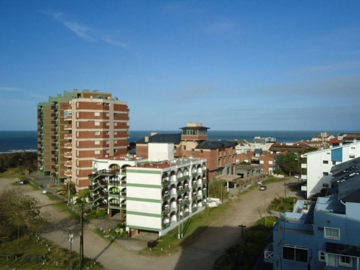 Apartamento de 3 dormitorios en Mar del Plata, Argentina No. 69954