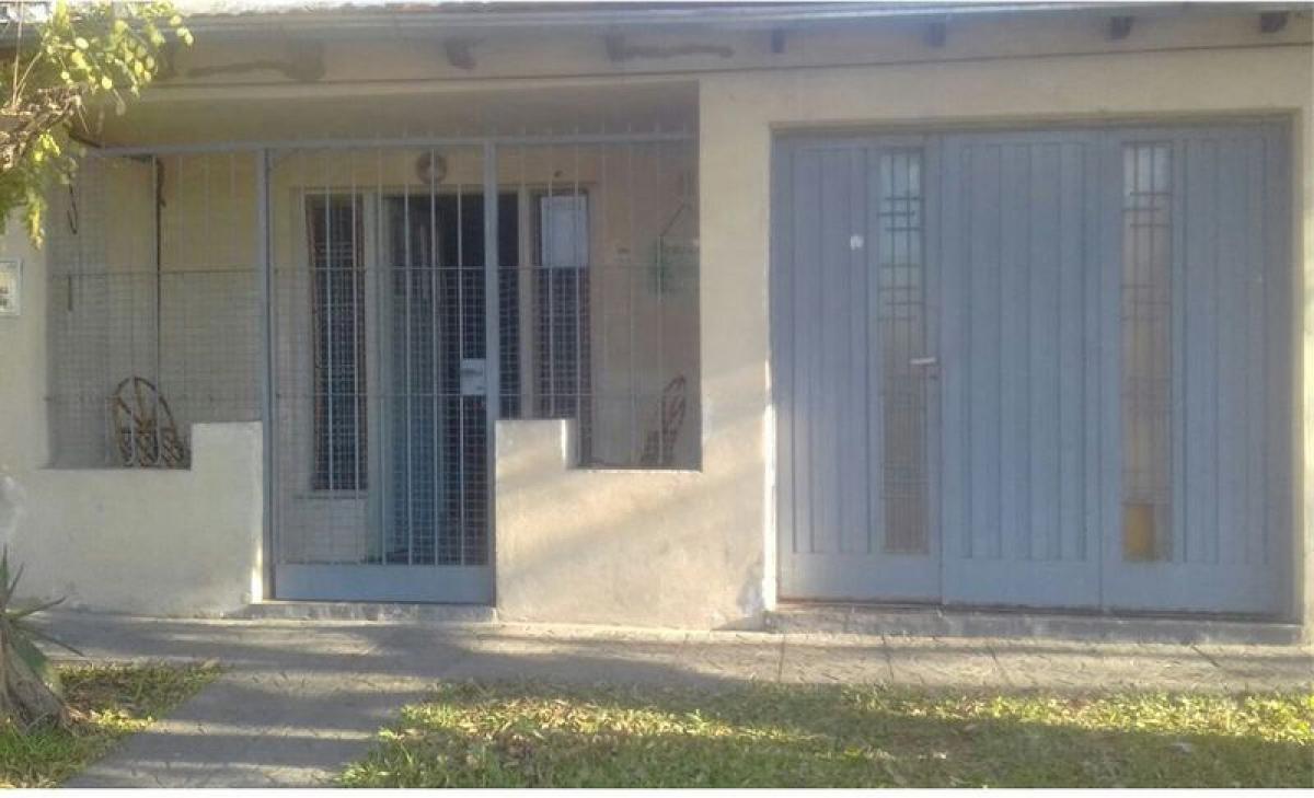 2 bedrooms House in Moron, Argentina No. 63858