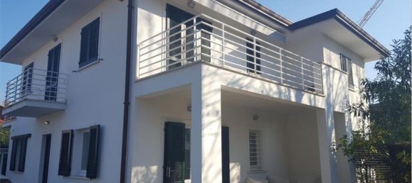 3 bedrooms Villa in Forte dei Marmi, Italy No. 370626 5