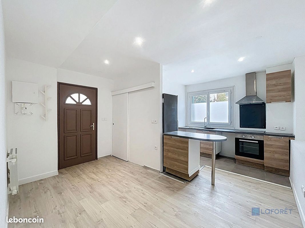 1 bedroom Apartment in Arpajon, France No. 128210