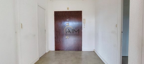 2 bedrooms Apartment in Blois, France No. 76251 2