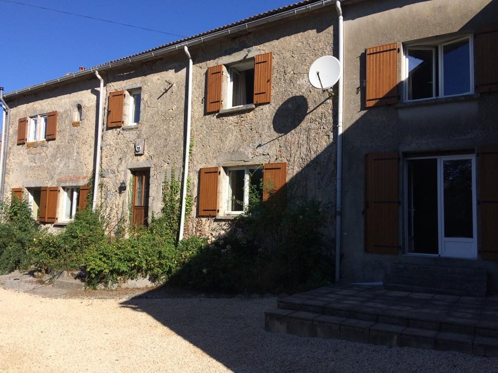 5 bedrooms Commercial property in Largeasse, France No. 1893