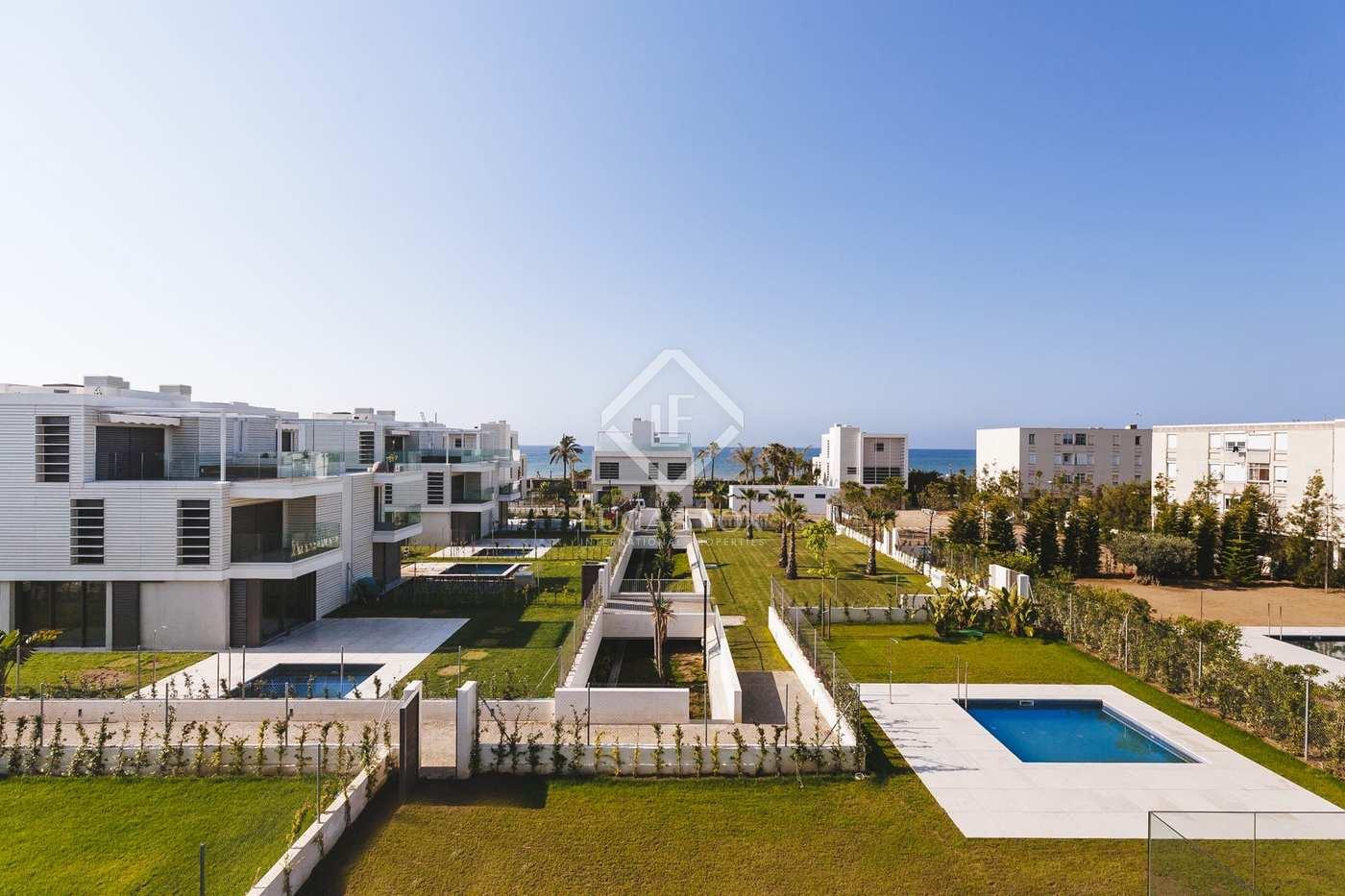 5 غرف نوم فيلا في Gava, Spain رقم 25823