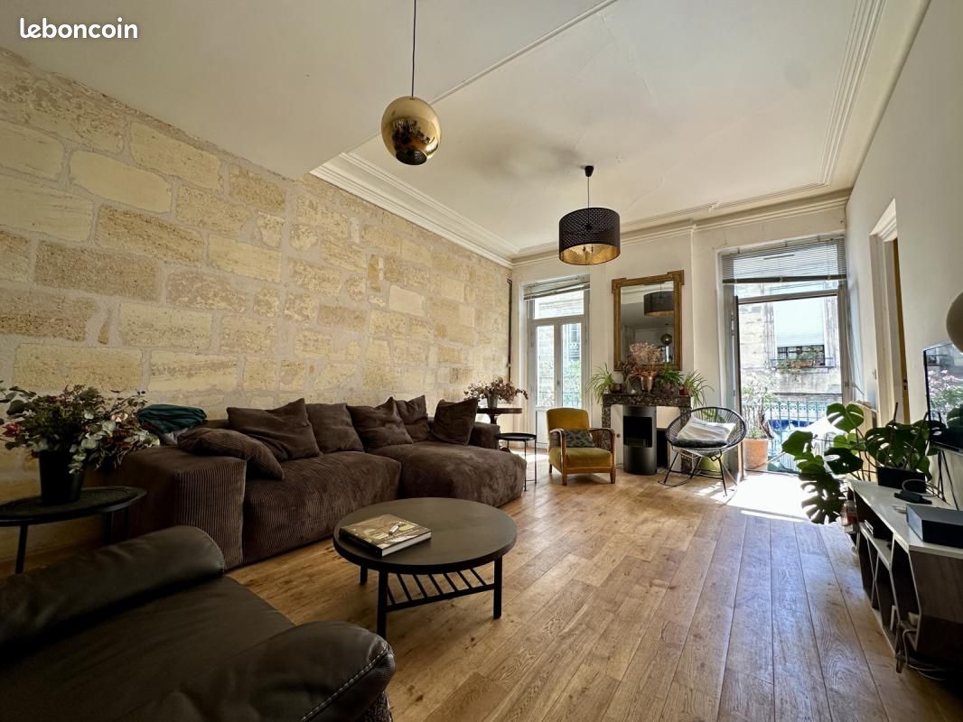 Apartamento de 3 dormitorios en Bordeaux, France No. 341205