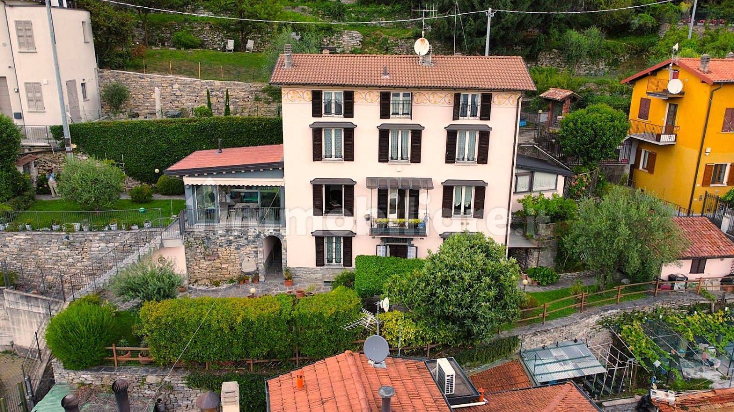 4 bedrooms Villa in Carate Urio, Italy No. 291175
