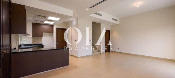 3 bedrooms Townhouse in Abu Dhabi, UAE No. 19212 4