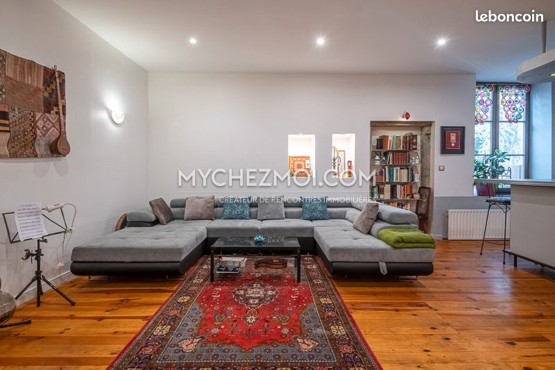 3 bedrooms Apartment in Lyon, France No. 335255
