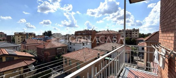 3 rooms Apartment in Cinisello Balsamo, Italy No. 379123 5
