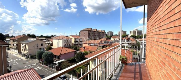 3 rooms Apartment in Cinisello Balsamo, Italy No. 379123 21