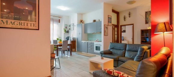 3 rooms Apartment in Bologna, Italy No. 15587 10