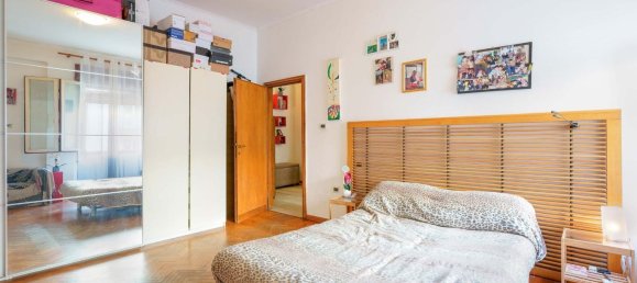 3 rooms Apartment in Bologna, Italy No. 15587 2