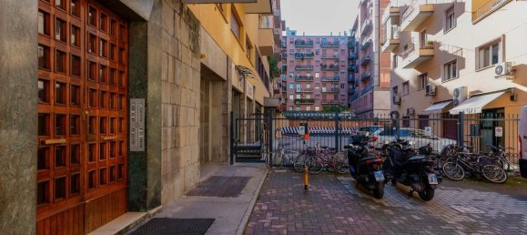 3 rooms Apartment in Bologna, Italy No. 15587 8