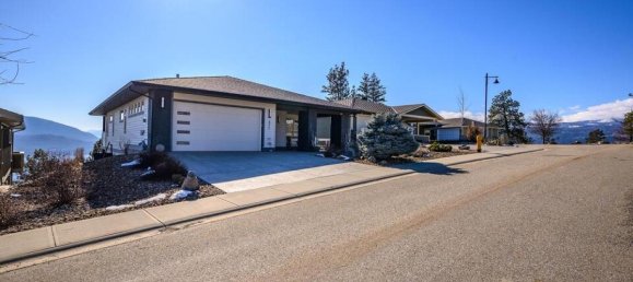 3 bedrooms House in British Columbia, Canada No. 1126 4