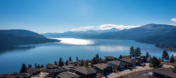 3 bedrooms House in British Columbia, Canada No. 1126 2