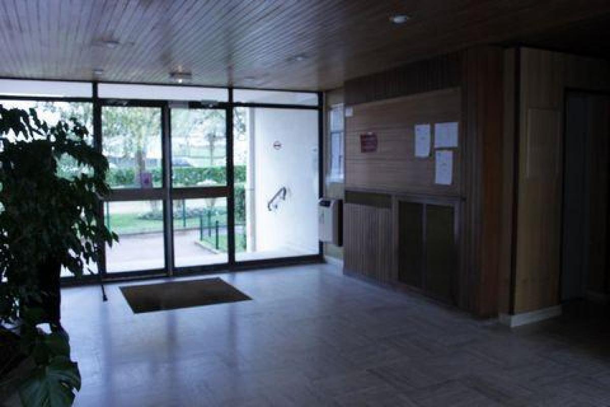 Studio in the Condo in Le Pecq, France No. 31151