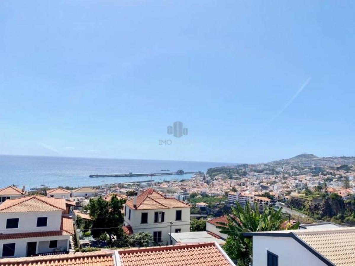 3 bedrooms Villa in Funchal, Portugal No. 1480