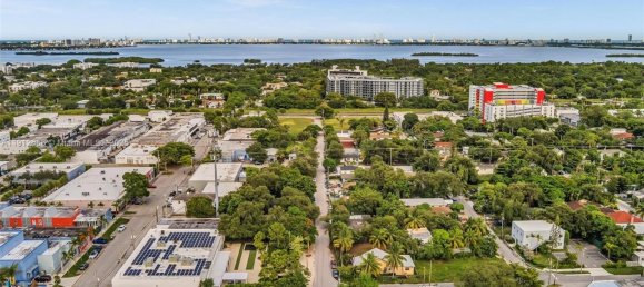 4 dormitorios villa en venta en Miami, Miami-Dade, Florida, USA № 615953 30