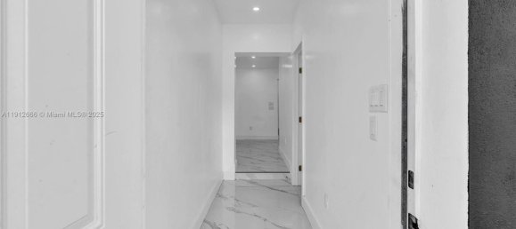 4 dormitorios villa en venta en Miami, Miami-Dade, Florida, USA № 615953 21