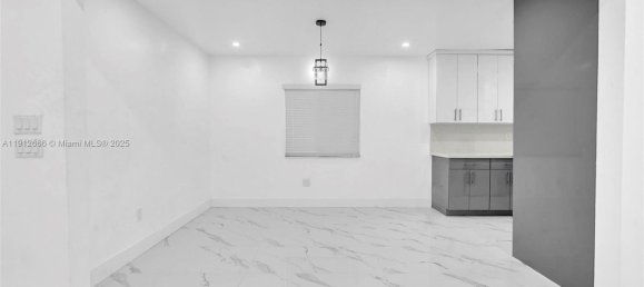 4 dormitorios villa en venta en Miami, Miami-Dade, Florida, USA № 615953 11
