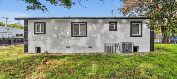 4 dormitorios villa en venta en Miami, Miami-Dade, Florida, USA № 615953 25