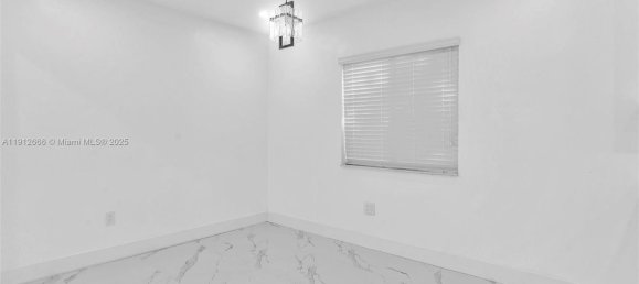 4 dormitorios villa en venta en Miami, Miami-Dade, Florida, USA № 615953 9