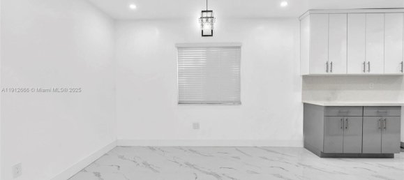 4 dormitorios villa en venta en Miami, Miami-Dade, Florida, USA № 615953 10