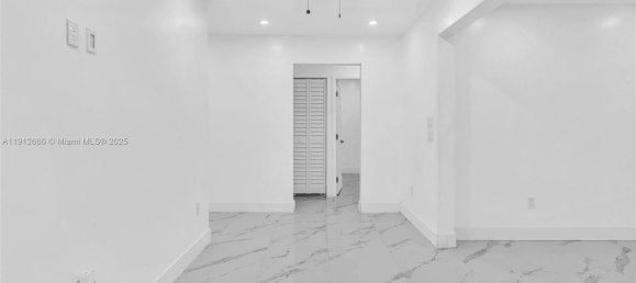 4 dormitorios villa en venta en Miami, Miami-Dade, Florida, USA № 615953 13