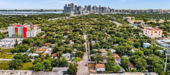 4 dormitorios villa en venta en Miami, Miami-Dade, Florida, USA № 615953 29