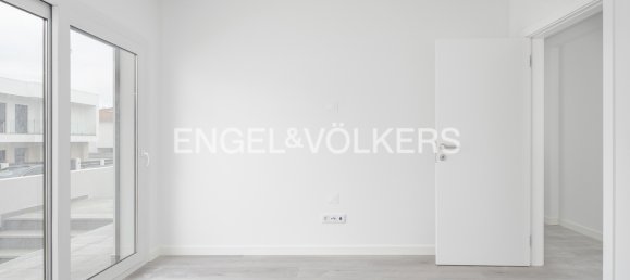 4 bedrooms House in Corroios, Portugal No. 14224 8