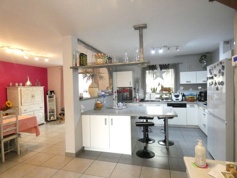 4 bedrooms Villa in Rhone, France No. 207861