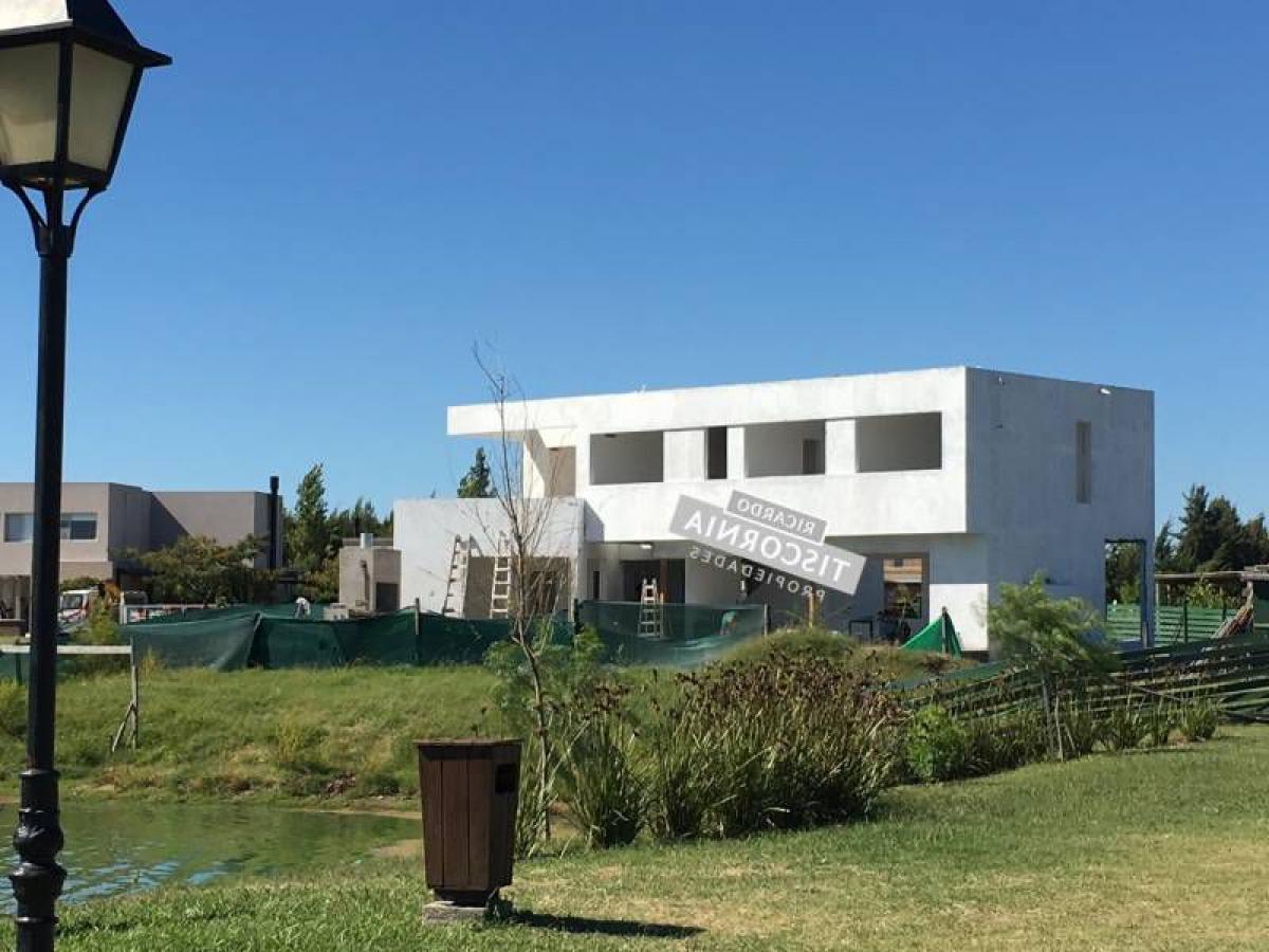 3 bedrooms House in Tigre, Argentina No. 58992