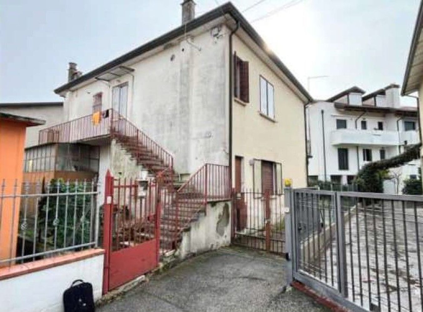 5 rooms Apartment in Padua, Italy No. 206817