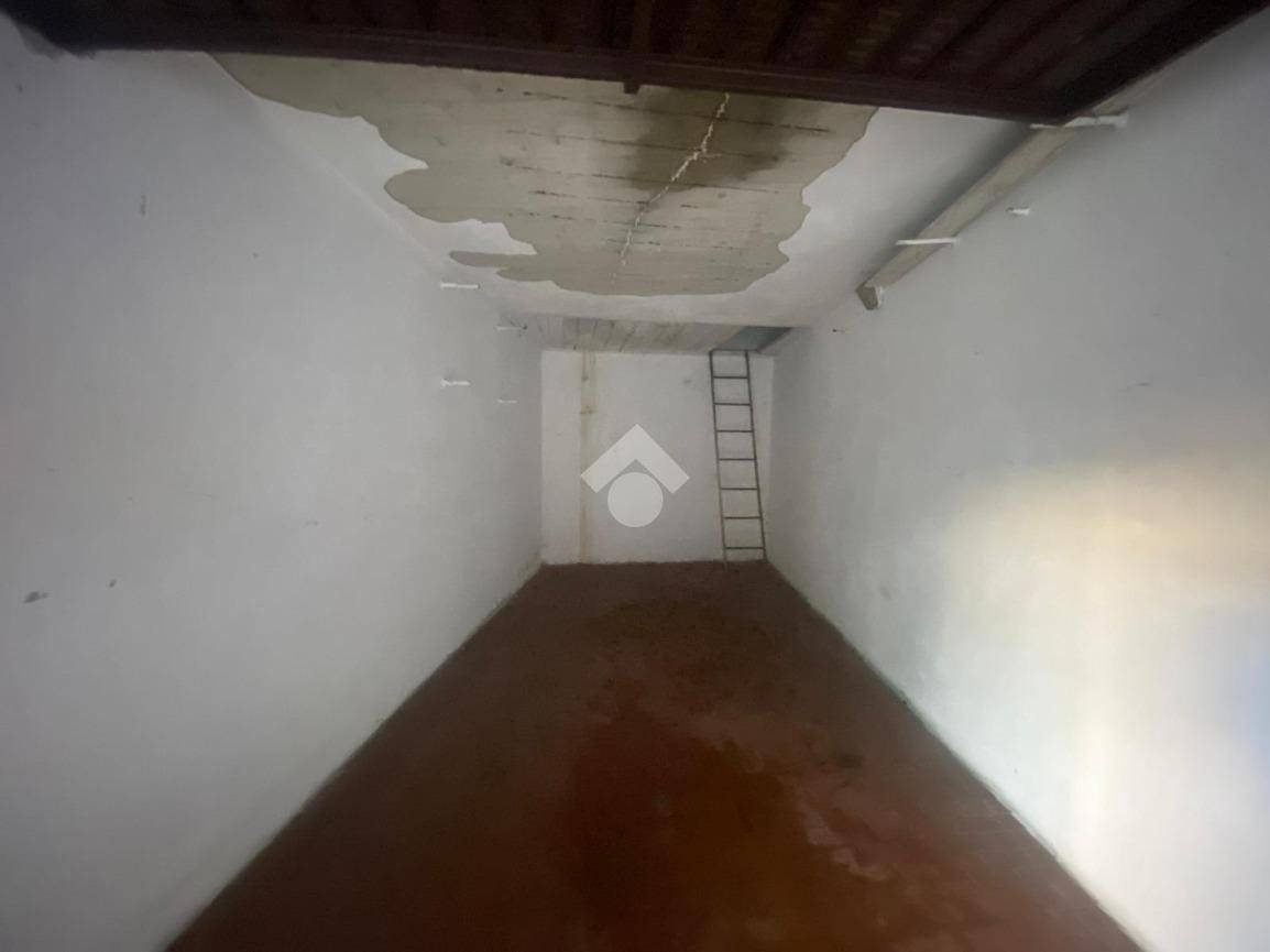 Garage à Bergamo, Italy 13m² No. 307510