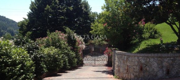 3 bedrooms Villa in Camaiore, Italy No. 169226 3