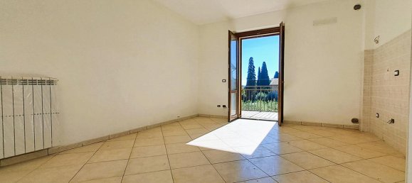 3 rooms Apartment in Passignano sul Trasimeno, Italy No. 113467 2