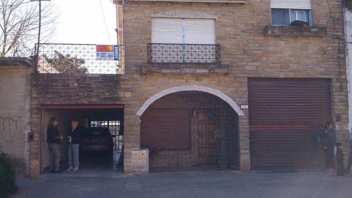 3 bedrooms House in Malvinas Argentinas, Argentina No. 16728