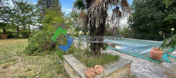 4 bedrooms Villa in Cetona, Italy No. 301013 9