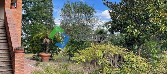 4 bedrooms Villa in Cetona, Italy No. 301013 2