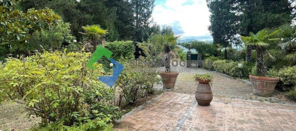 4 bedrooms Villa in Cetona, Italy No. 301013 11