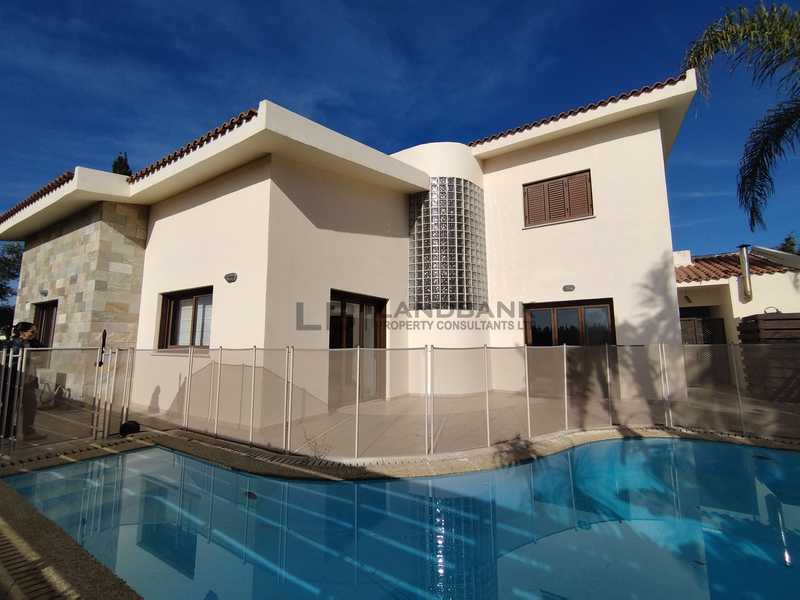 4 bedrooms House in Nicosia, Cyprus No. 16876