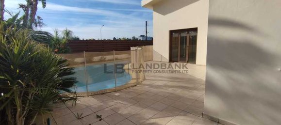 4 bedrooms House in Nicosia, Cyprus No. 16876 16