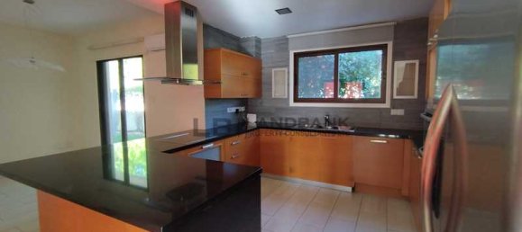 4 bedrooms House in Nicosia, Cyprus No. 16876 4