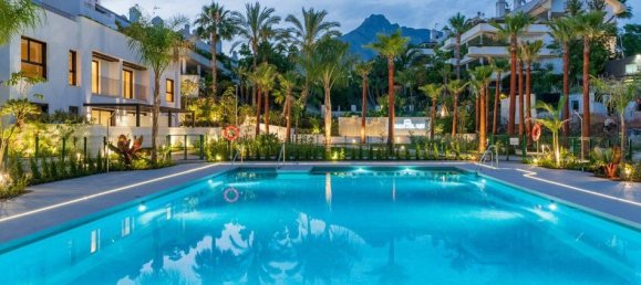 3 bedrooms Penthouse in Lomas De Marbella, Spain No. 2972 5