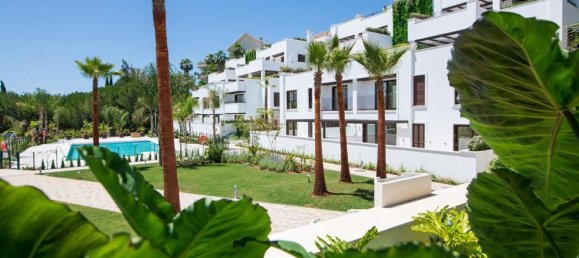 3 bedrooms Penthouse in Lomas De Marbella, Spain No. 2972 8