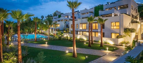 3 bedrooms Penthouse in Lomas De Marbella, Spain No. 2972 2
