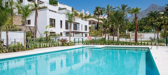 3 bedrooms Penthouse in Lomas De Marbella, Spain No. 2972 12