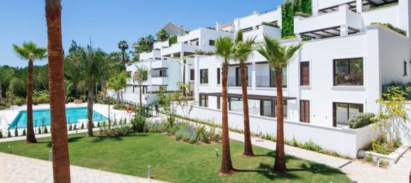 3 bedrooms Penthouse in Lomas De Marbella, Spain No. 2972 10
